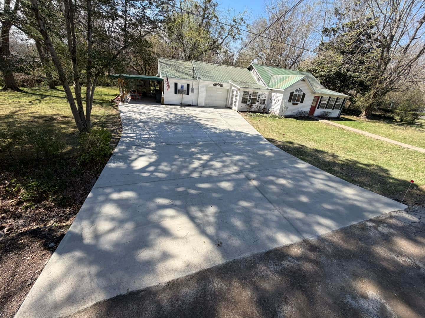 Finished residential concrete driveway in Western Kentucky